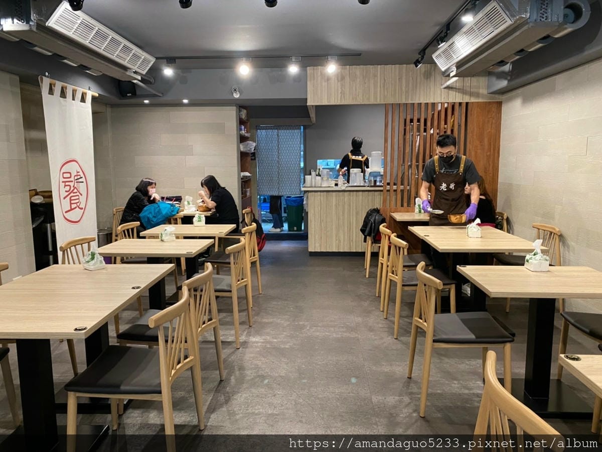 食記-台北市信義區老哥雞肉飯乾拌麵捷運市府站新開幕人氣