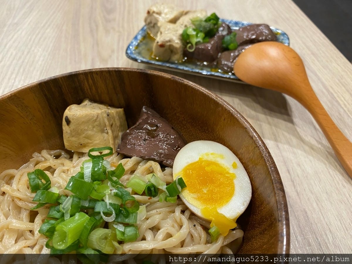 食記-台北市信義區老哥雞肉飯乾拌麵捷運市府站新開幕人氣