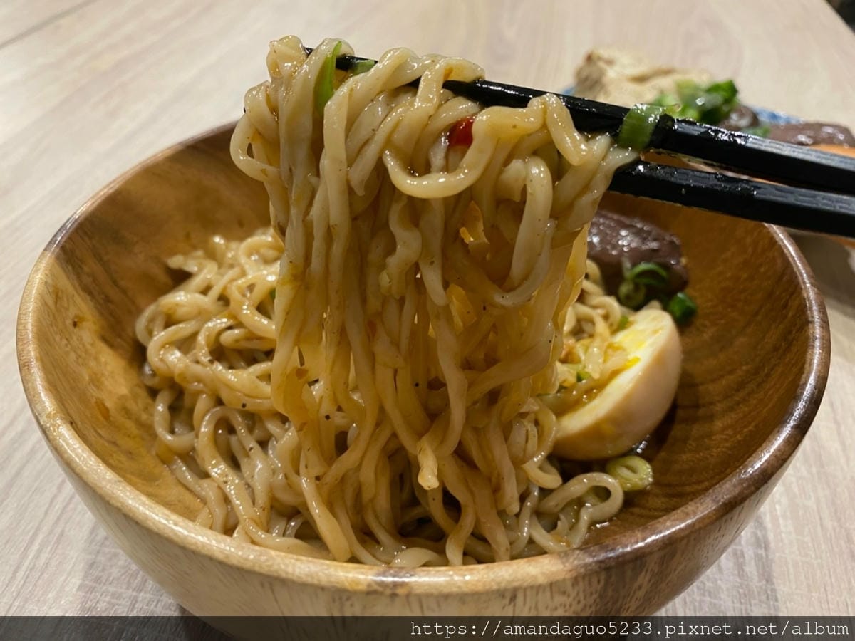 食記-台北市信義區老哥雞肉飯乾拌麵捷運市府站新開幕人氣