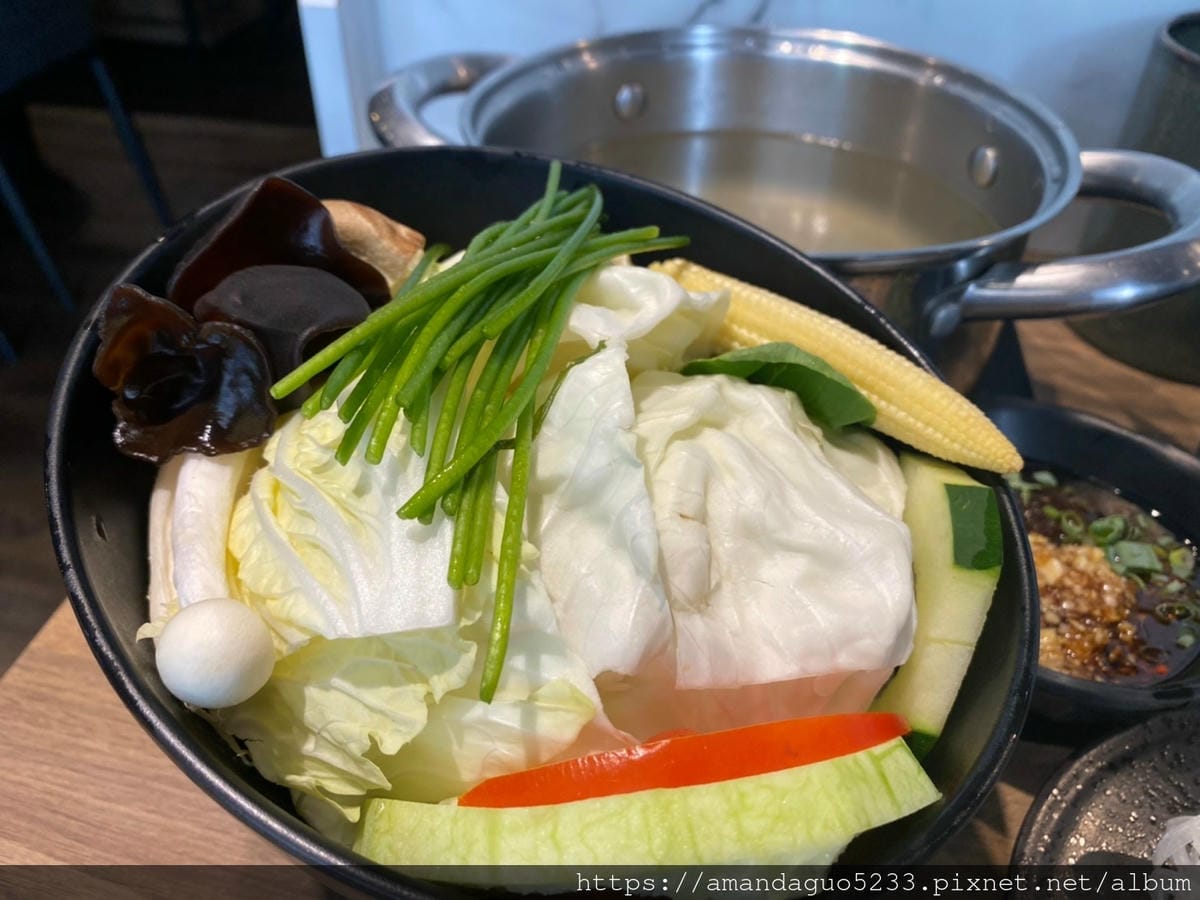 食記-台北市信義區舞鶴個人鍋(台北信義店)一個人也能獨