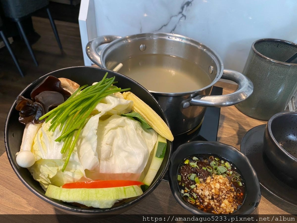 食記-台北市信義區舞鶴個人鍋(台北信義店)一個人也能獨