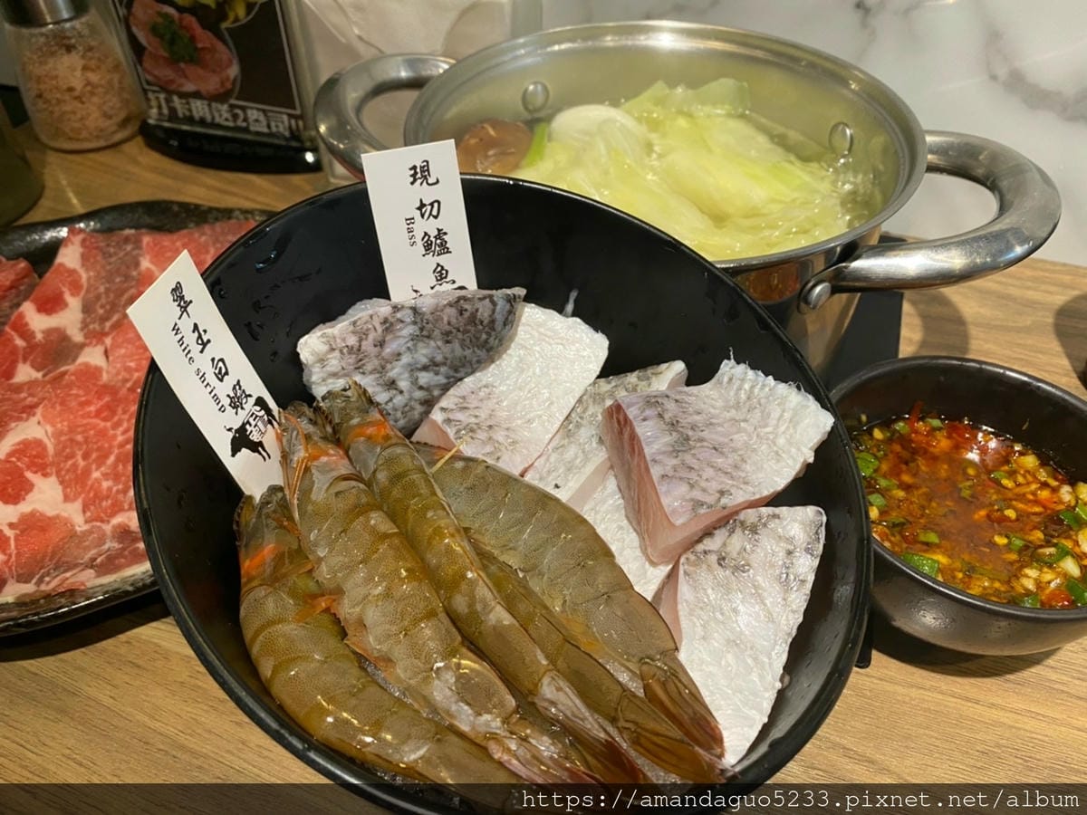 食記-台北市信義區舞鶴個人鍋(台北信義店)一個人也能獨