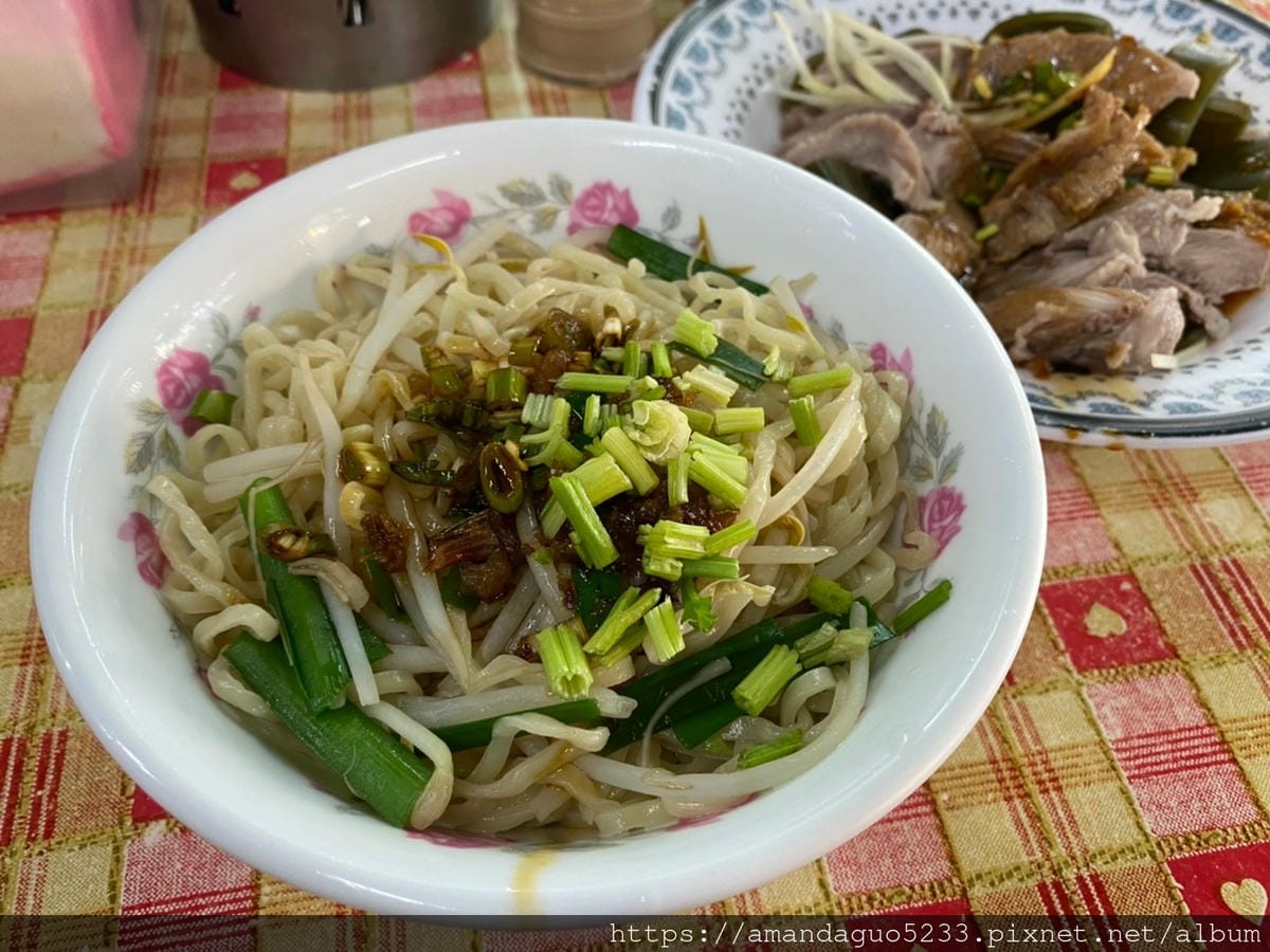 食記-台北市大安區信維市場無名米粉湯古早味人氣米粉湯,