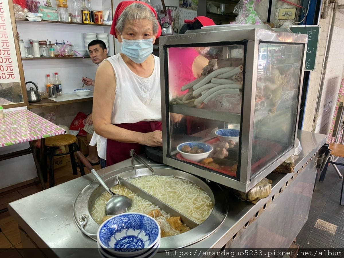 食記-台北市大安區信維市場無名米粉湯古早味人氣米粉湯,