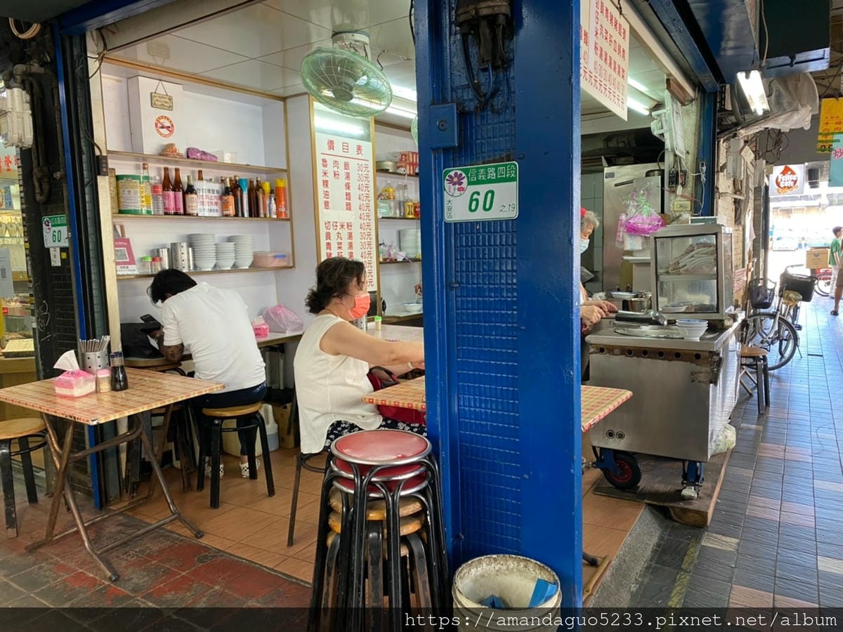 食記-台北市大安區信維市場無名米粉湯古早味人氣米粉湯,