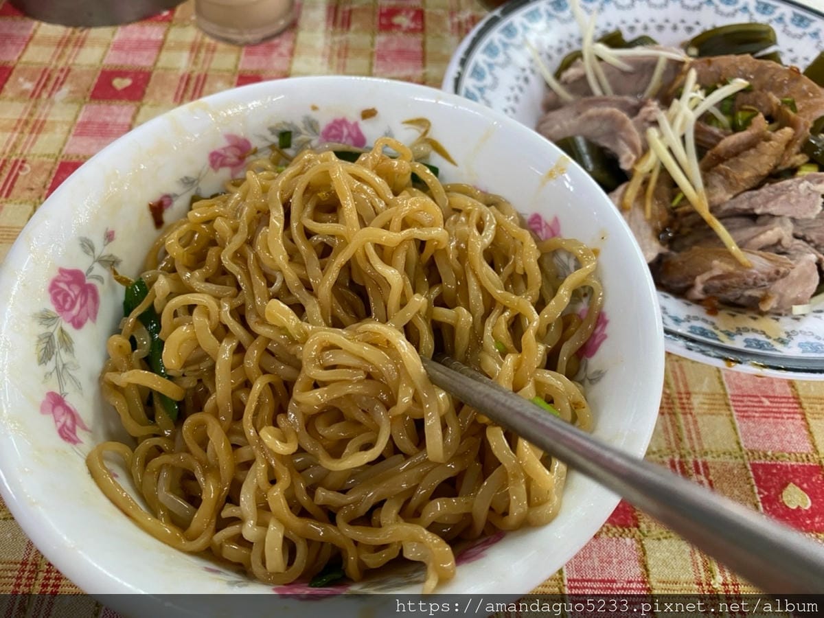 食記-台北市大安區信維市場無名米粉湯古早味人氣米粉湯,