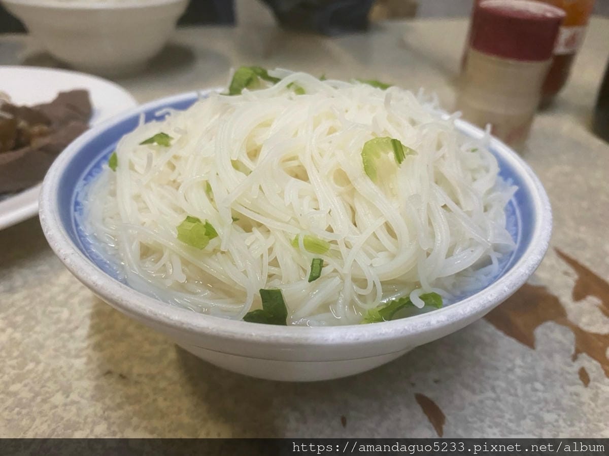 食記-台北市中正區黃媽媽米粉湯東門市場人氣米粉湯,一碗
