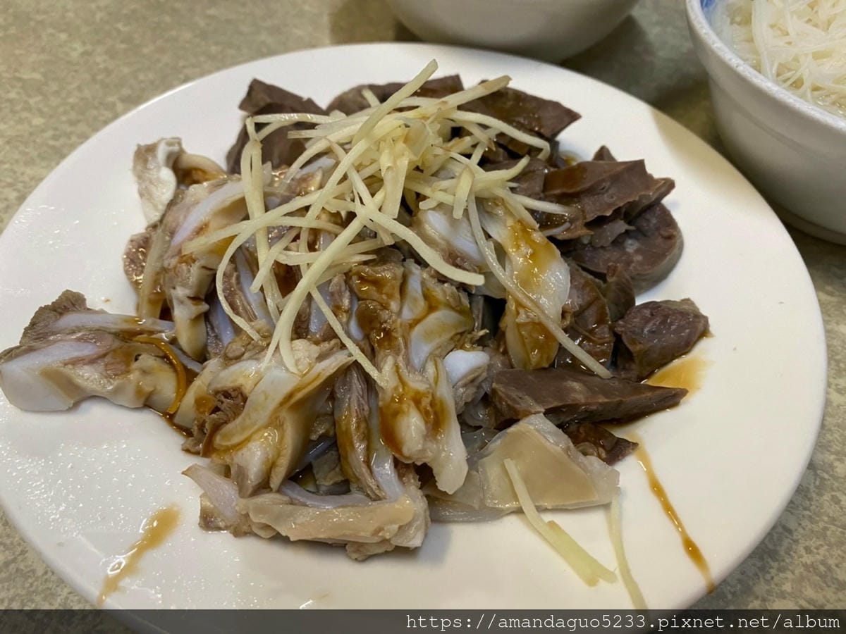 食記-台北市中正區黃媽媽米粉湯東門市場人氣米粉湯,一碗
