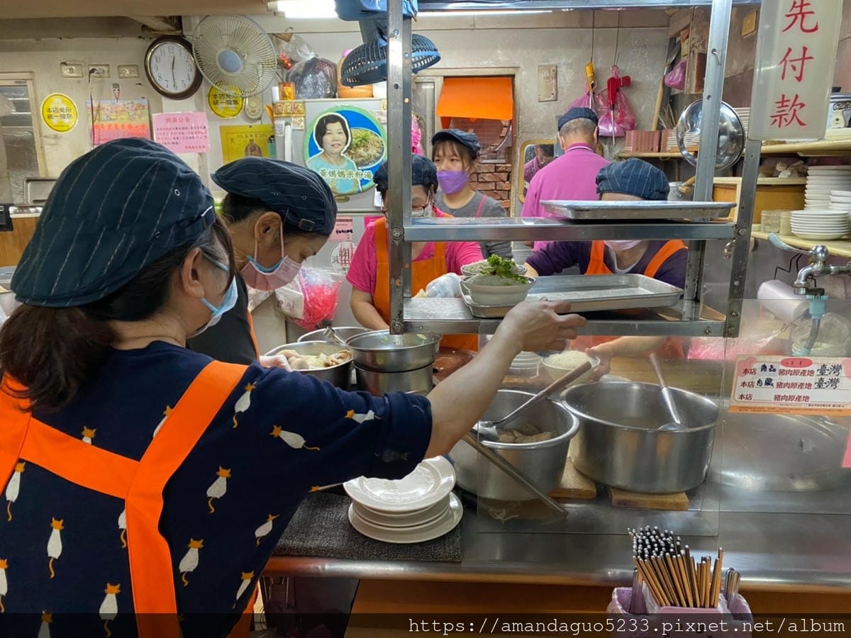 食記-台北市中正區黃媽媽米粉湯東門市場人氣米粉湯,一碗