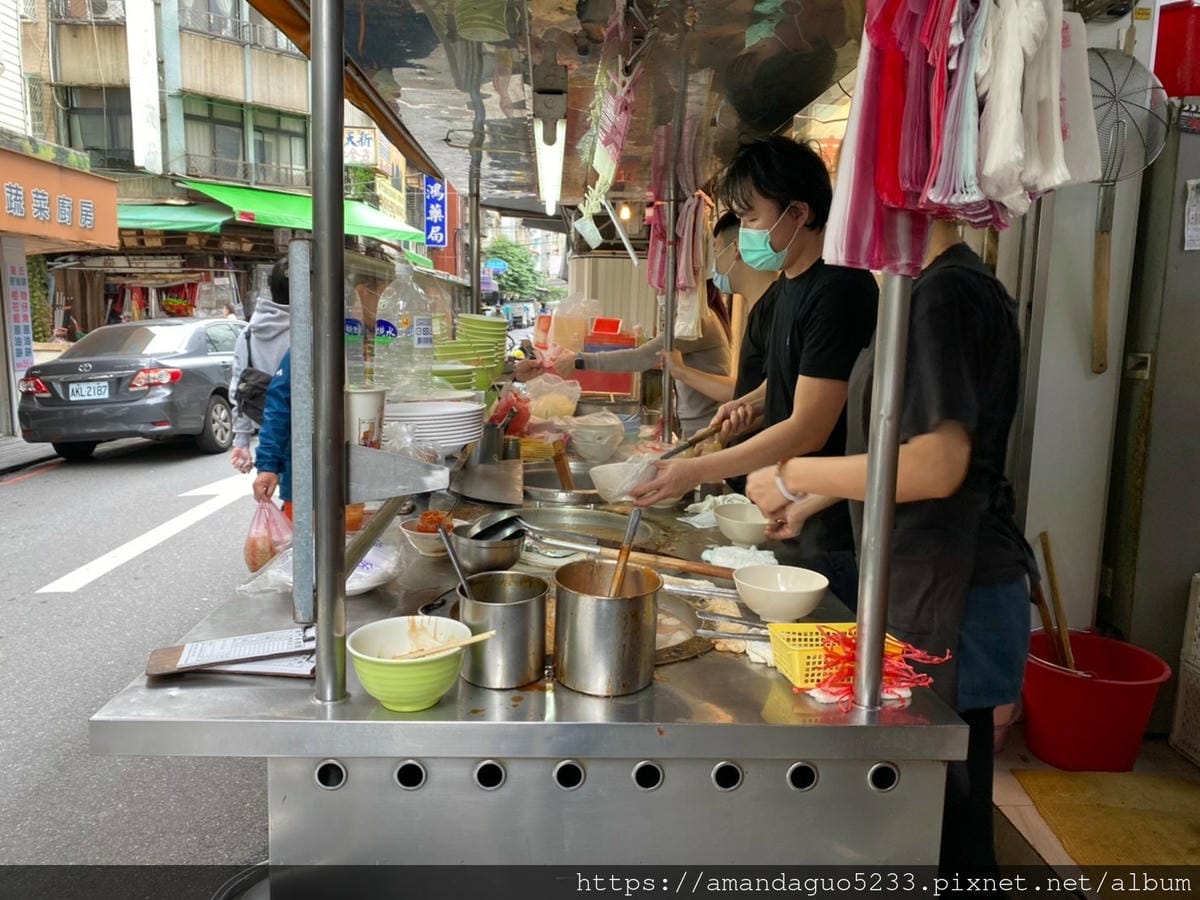 食記-台北市中正區東門赤肉羹捷運東門站排隊銅板小吃,不