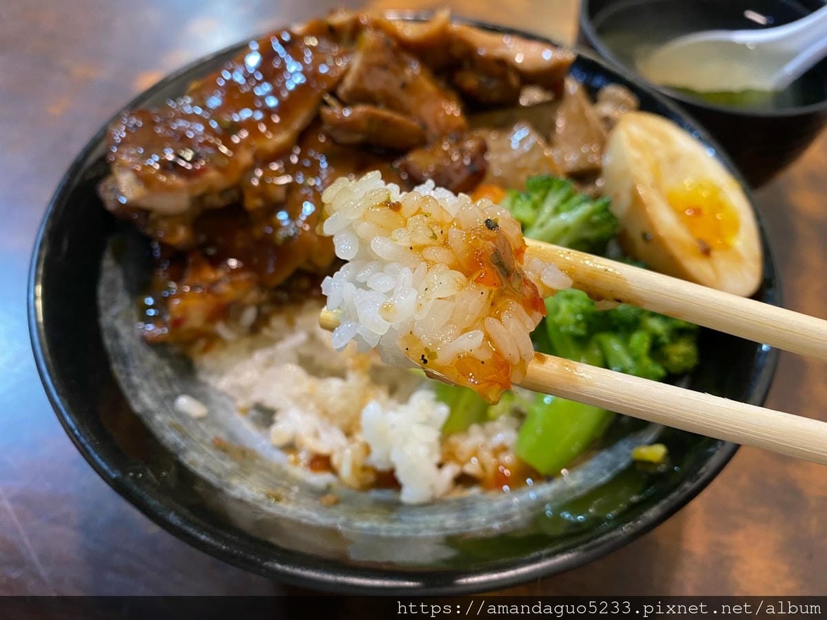 食記-台北市信義區烤師傅烤肉飯永吉路飄香烤肉飯,和風雞 食記-台北市信義區烤師傅烤肉飯永吉路飄香烤肉飯,和風雞