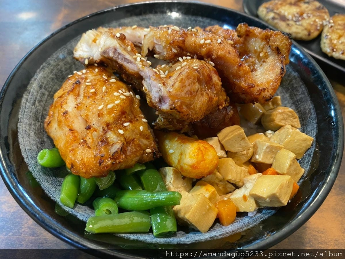 食記-台北市信義區烤師傅烤肉飯永吉路飄香烤肉飯,和風雞 食記-台北市信義區烤師傅烤肉飯永吉路飄香烤肉飯,和風雞