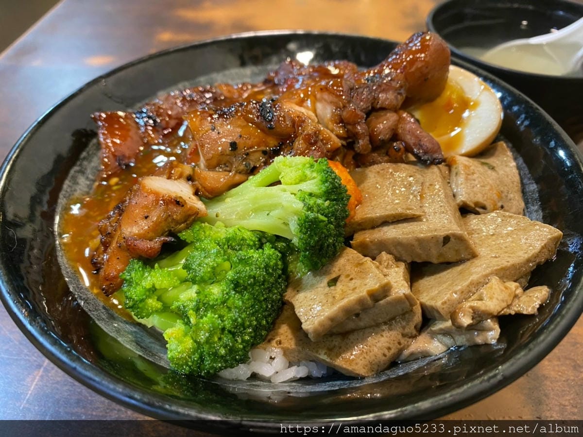 食記-台北市信義區烤師傅烤肉飯永吉路飄香烤肉飯,和風雞 食記-台北市信義區烤師傅烤肉飯永吉路飄香烤肉飯,和風雞
