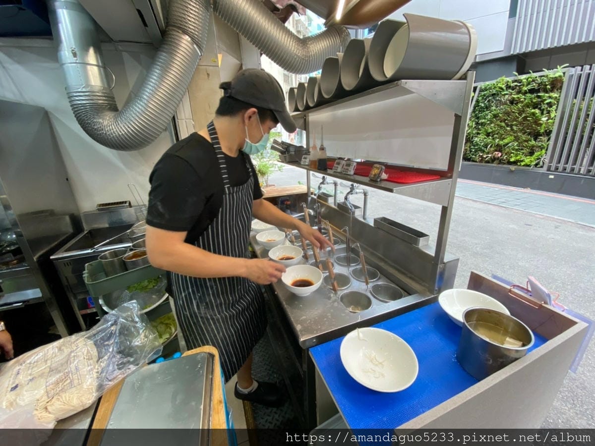 食記-台北市信義區巢飯麵食館用炒功征服信義區上班族味蕾 食記-台北市信義區巢飯麵食館用炒功征服信義區上班族味蕾