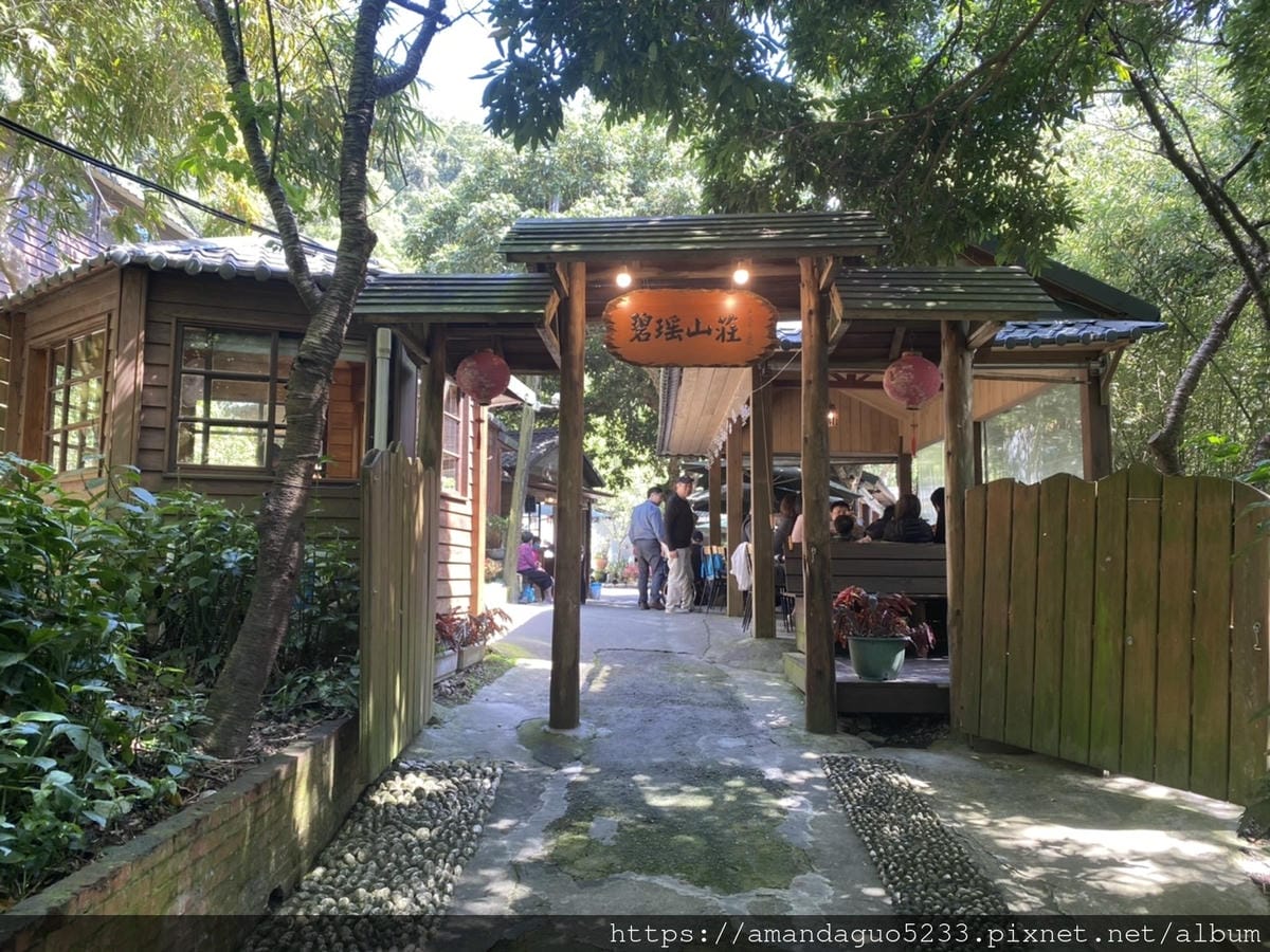 食記-新北市五股區碧瑤山莊到百年古厝庭園餐廳吃土雞,順