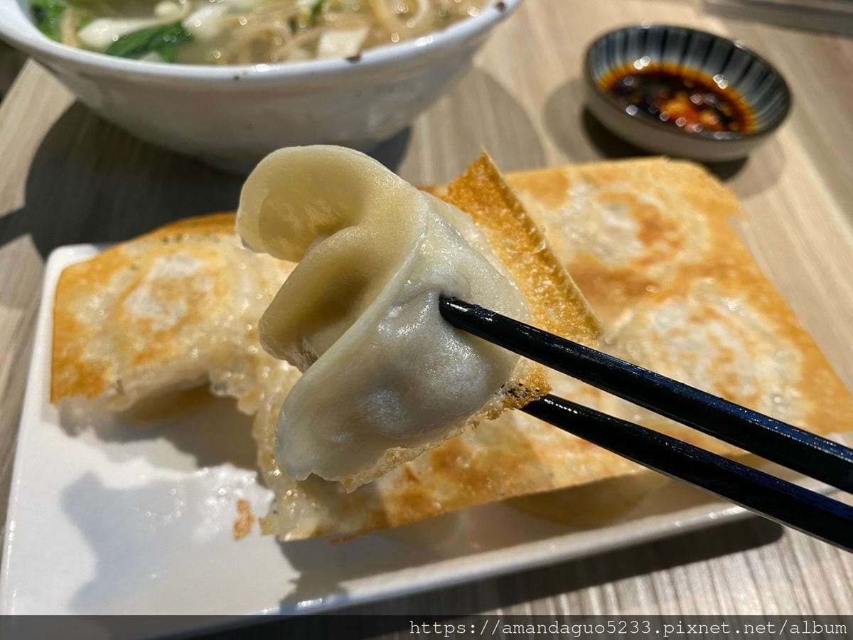 食記-台北市信義區餃子樂(信義店)30年水餃老店的華麗 食記-台北市信義區餃子樂(信義店)30年水餃老店的華麗