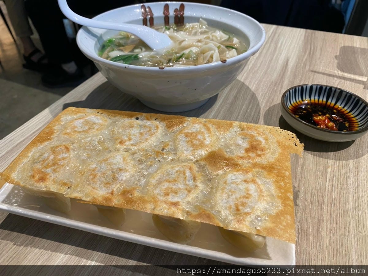 食記-台北市信義區餃子樂(信義店)30年水餃老店的華麗 食記-台北市信義區餃子樂(信義店)30年水餃老店的華麗