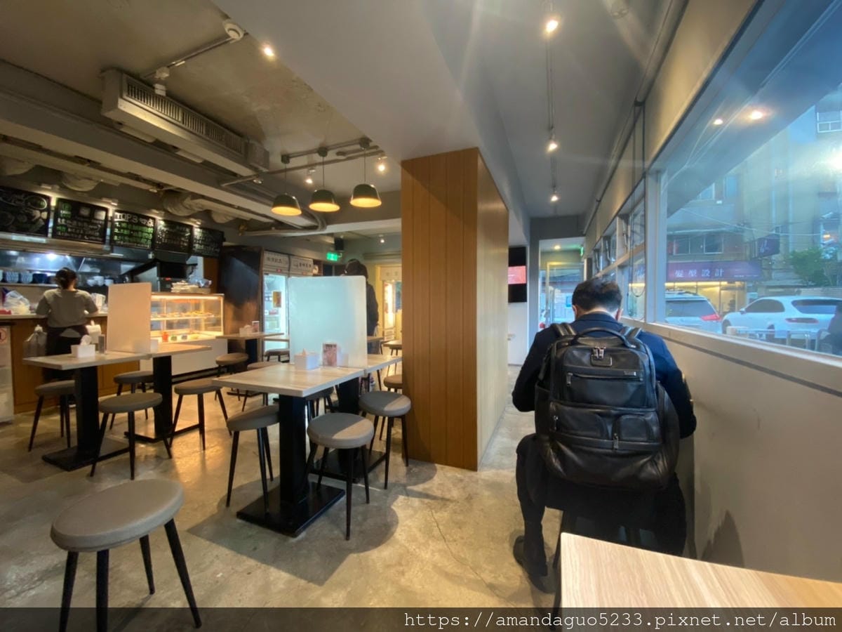 食記-台北市信義區餃子樂(信義店)30年水餃老店的華麗 食記-台北市信義區餃子樂(信義店)30年水餃老店的華麗