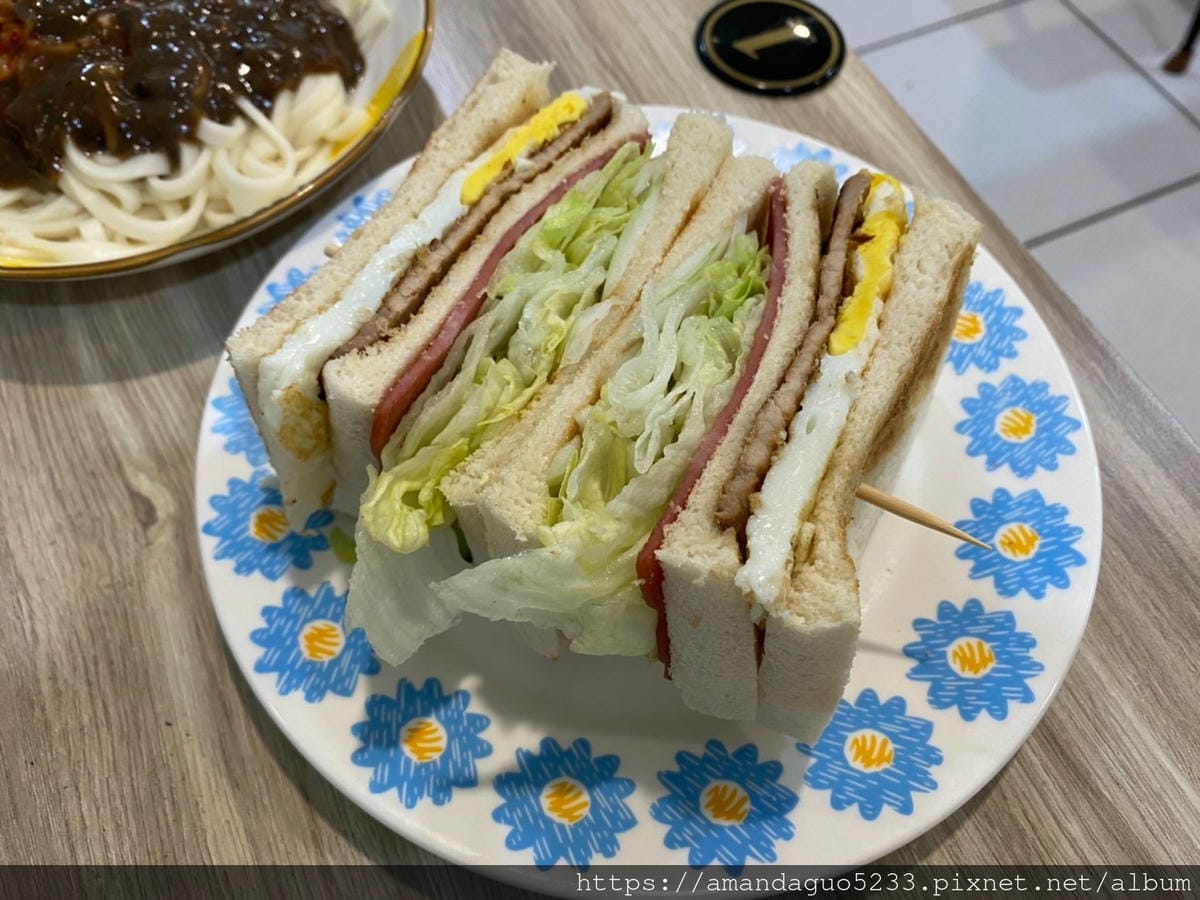 食記-新北市蘆洲區小濤谷早午餐蘆洲大份量早午餐,空間寬