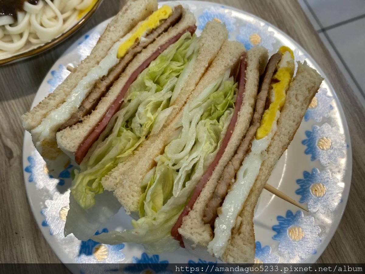 食記-新北市蘆洲區小濤谷早午餐蘆洲大份量早午餐,空間寬