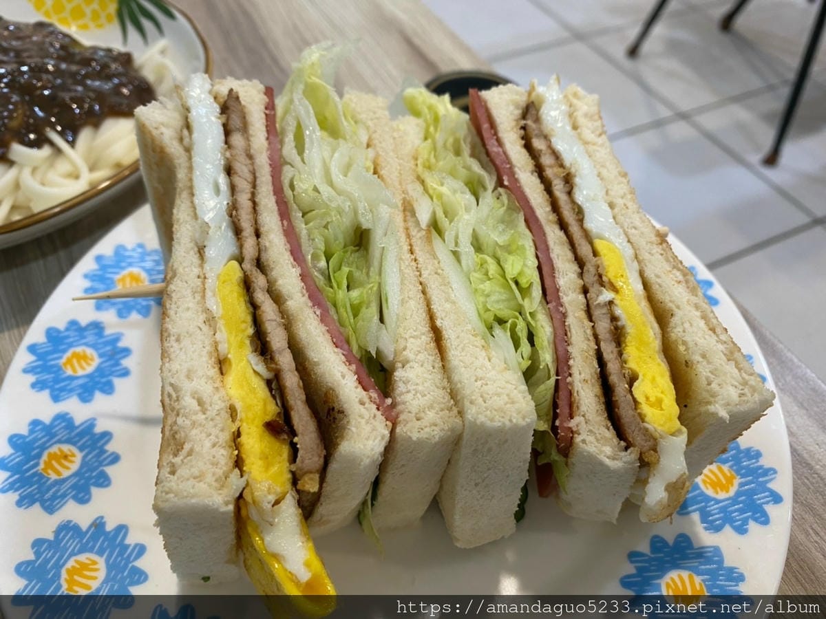 食記-新北市蘆洲區小濤谷早午餐蘆洲大份量早午餐,空間寬