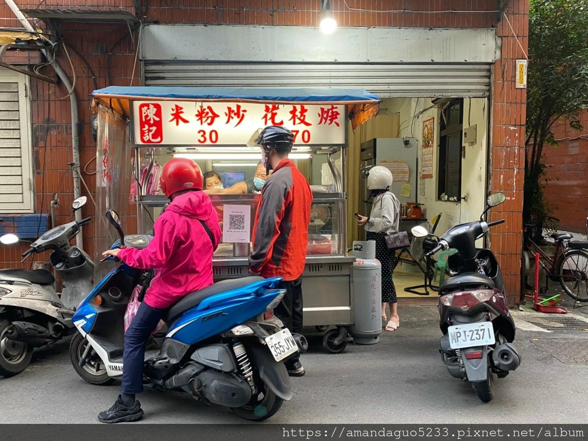 食記-新北市蘆洲區陳記花枝羹米粉炒從光華路小攤搬遷到店 食記-新北市蘆洲區陳記花枝羹米粉炒從光華路小攤搬遷到店