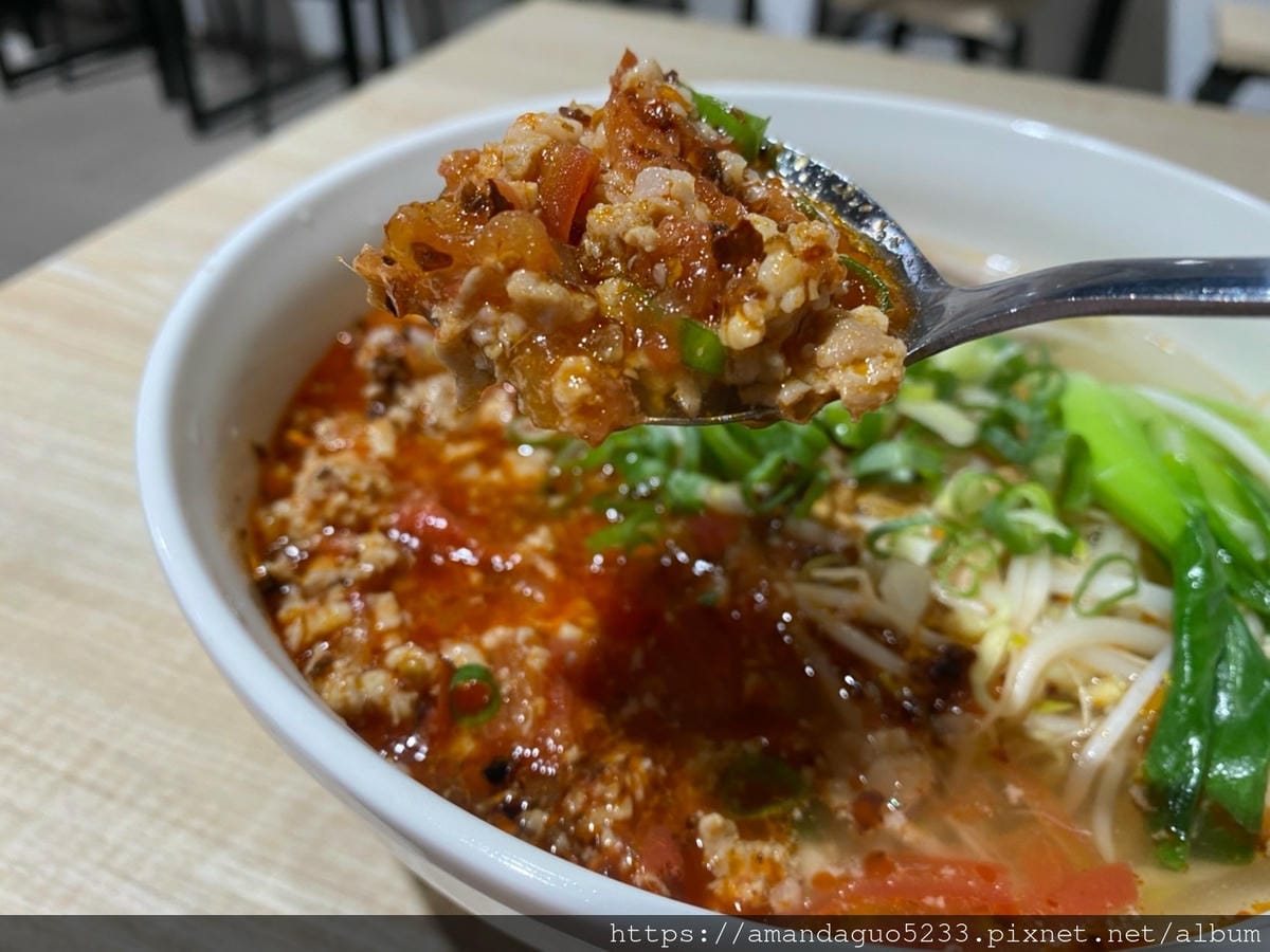 食記-台北市信義區皇泰泰 泰國船麵新開幕!泰國人開的泰