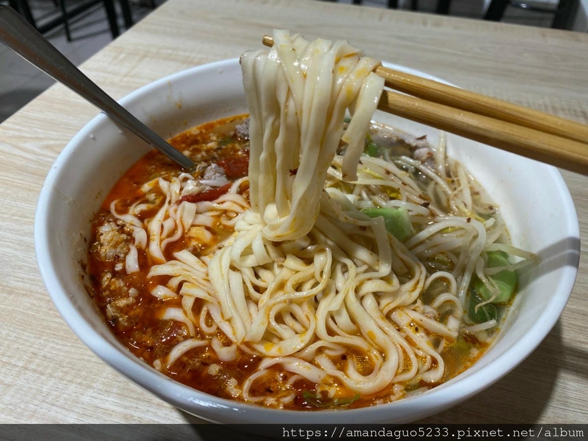 食記-台北市信義區皇泰泰 泰國船麵新開幕!泰國人開的泰