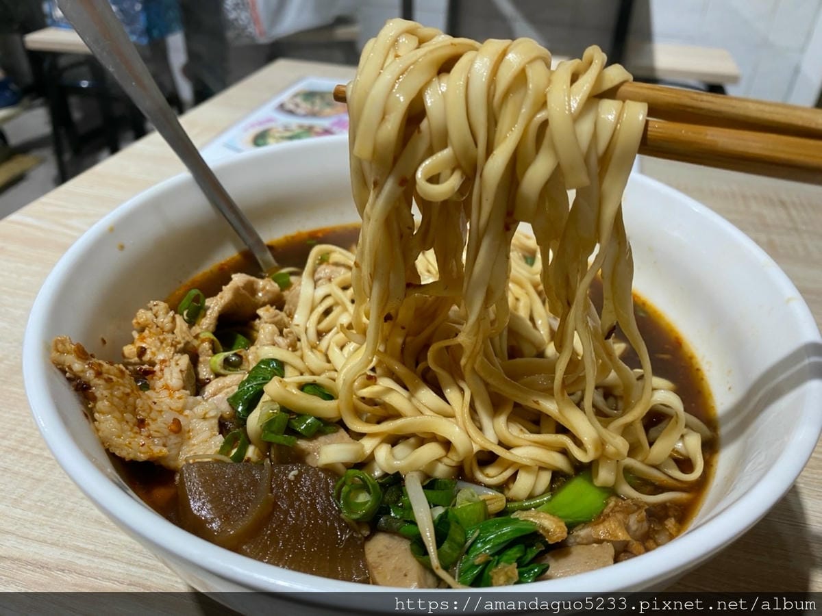 食記-台北市信義區皇泰泰 泰國船麵新開幕!泰國人開的泰