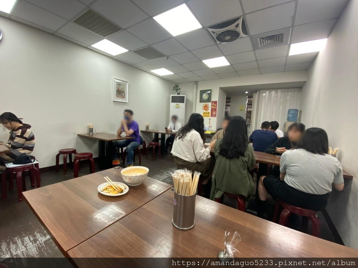 食記-台北市信義區小陳牛肉麵永春站人氣牛肉麵,湯濃肉大