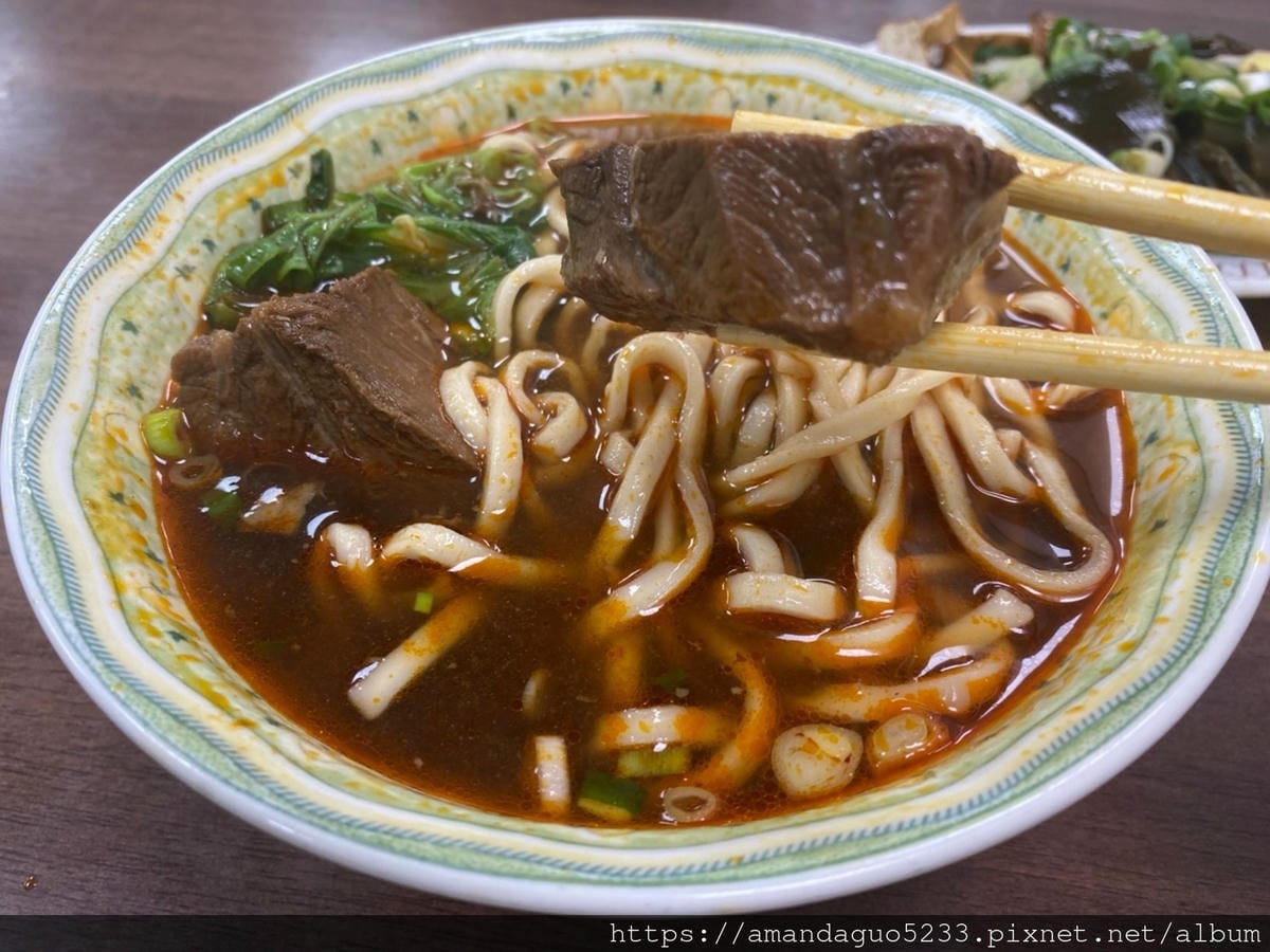 食記-台北市信義區小陳牛肉麵永春站人氣牛肉麵,湯濃肉大
