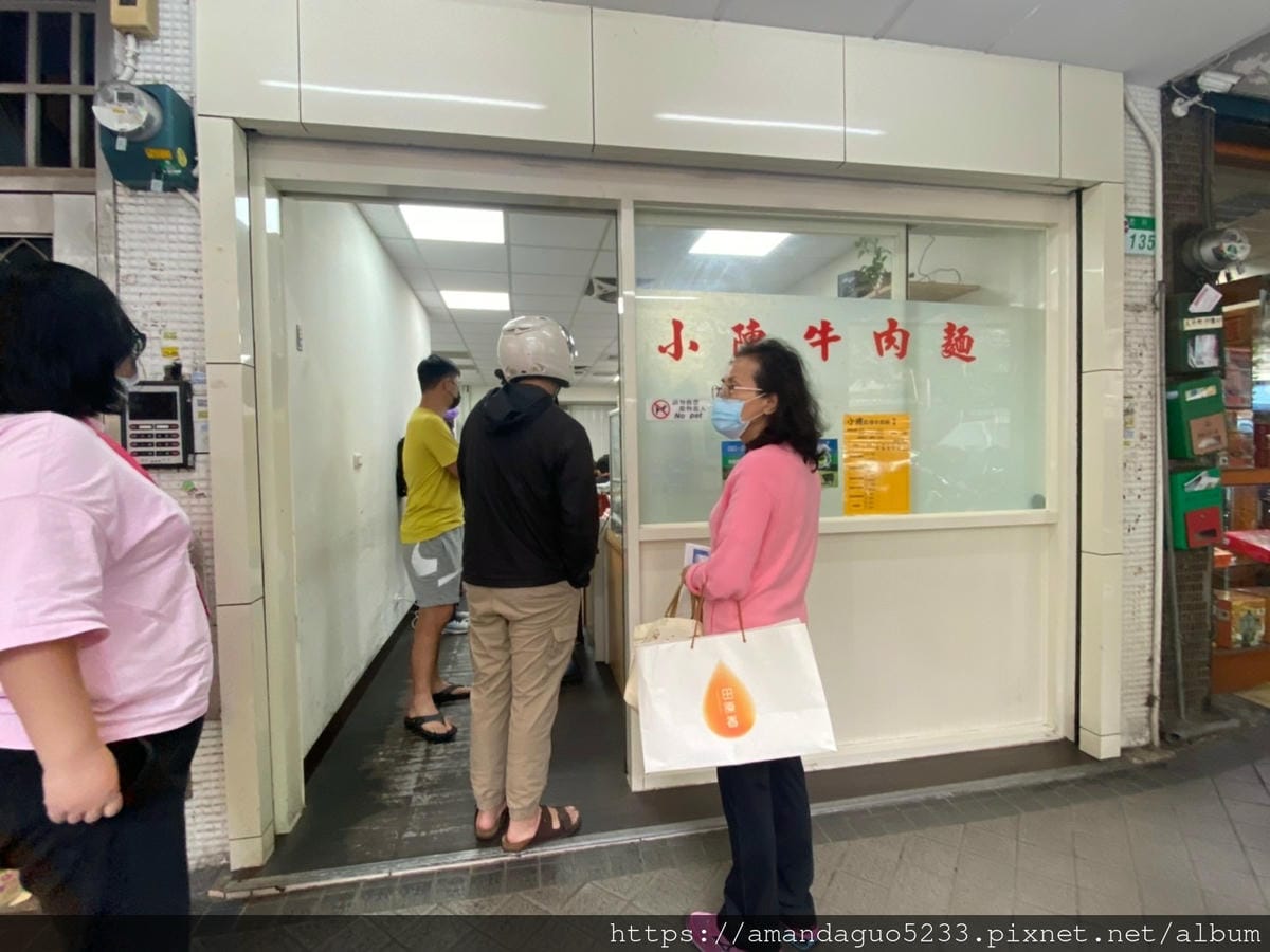 食記-台北市信義區小陳牛肉麵永春站人氣牛肉麵,湯濃肉大