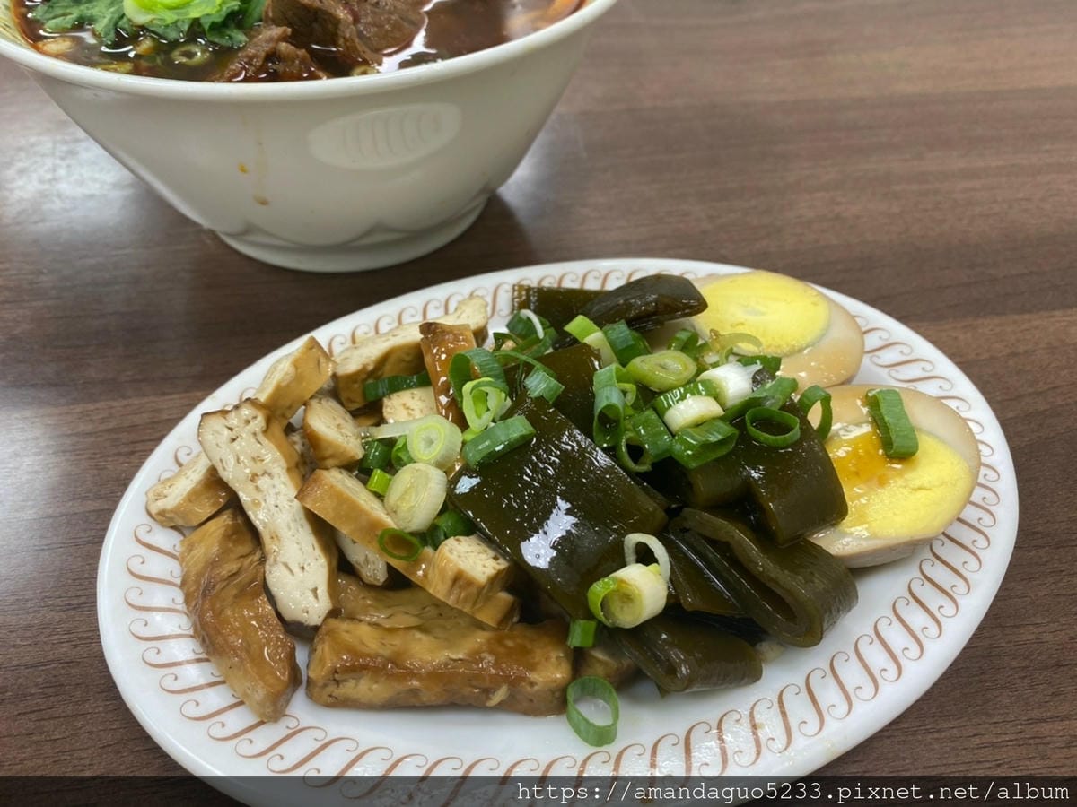 食記-台北市信義區小陳牛肉麵永春站人氣牛肉麵,湯濃肉大
