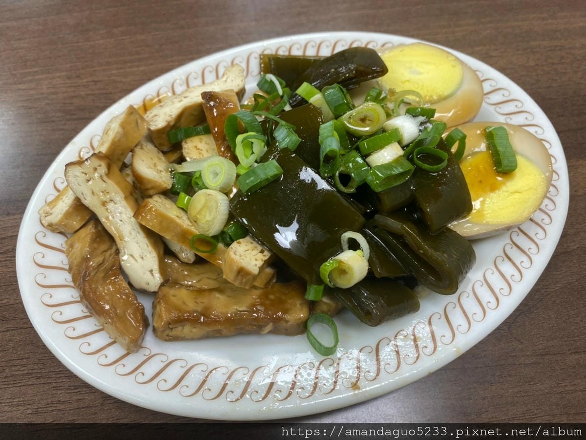 食記-台北市信義區小陳牛肉麵永春站人氣牛肉麵,湯濃肉大