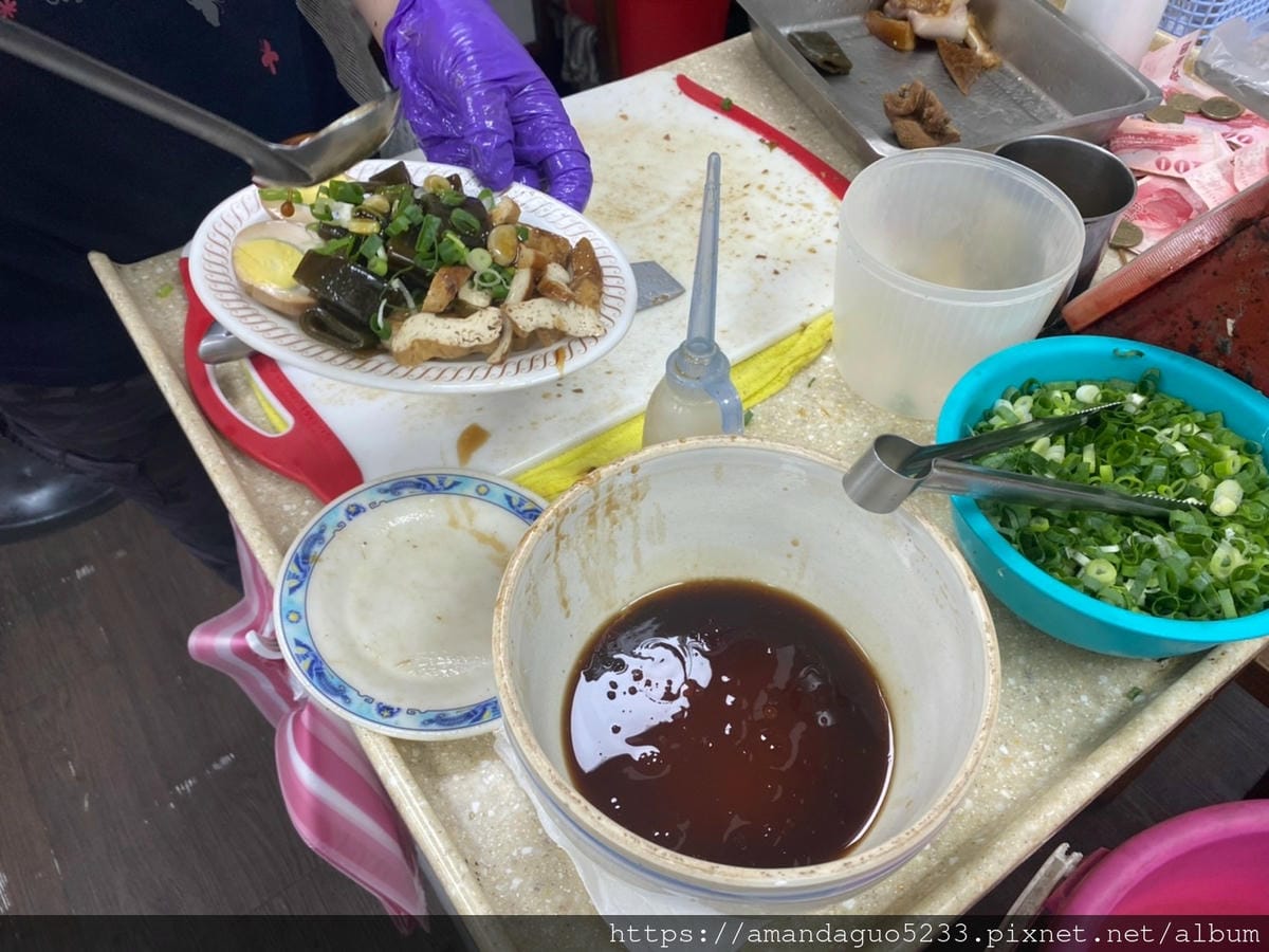食記-台北市信義區小陳牛肉麵永春站人氣牛肉麵,湯濃肉大