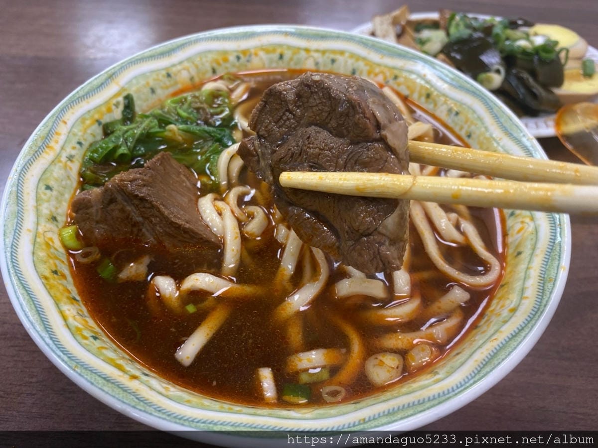 食記-台北市信義區小陳牛肉麵永春站人氣牛肉麵,湯濃肉大