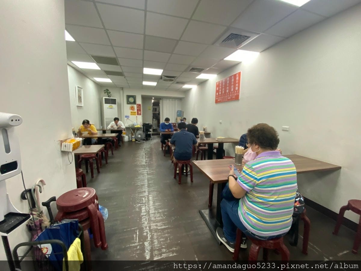 食記-台北市信義區小陳牛肉麵永春站人氣牛肉麵,湯濃肉大
