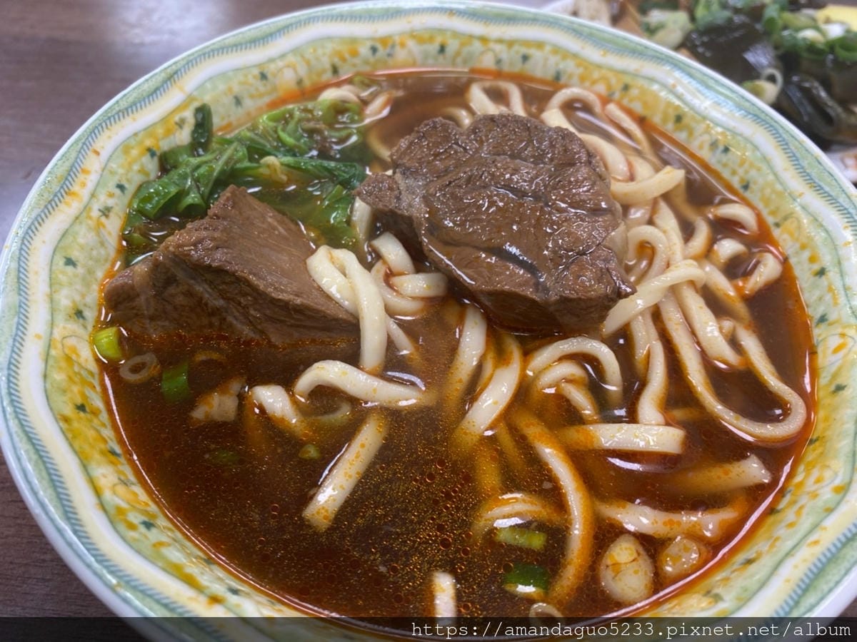 食記-台北市信義區小陳牛肉麵永春站人氣牛肉麵,湯濃肉大