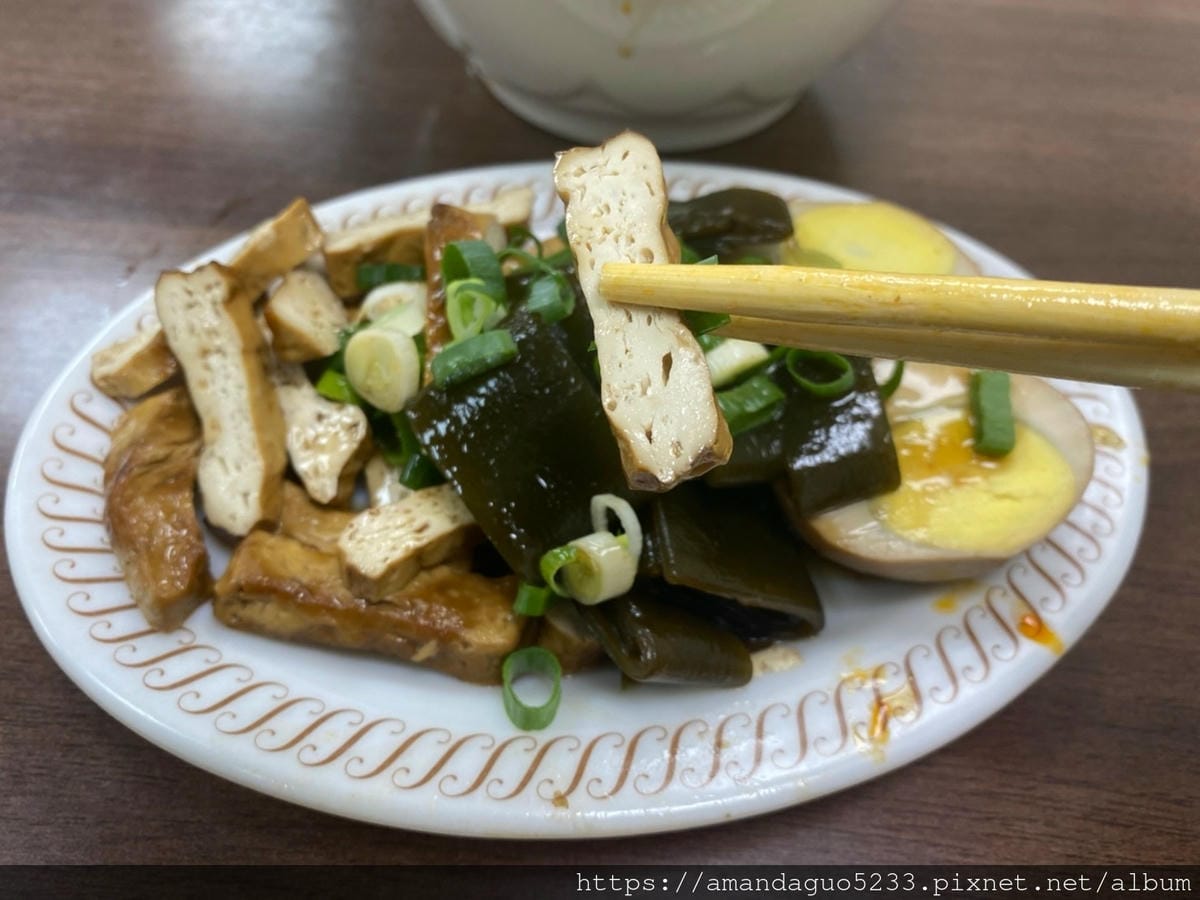 食記-台北市信義區小陳牛肉麵永春站人氣牛肉麵,湯濃肉大