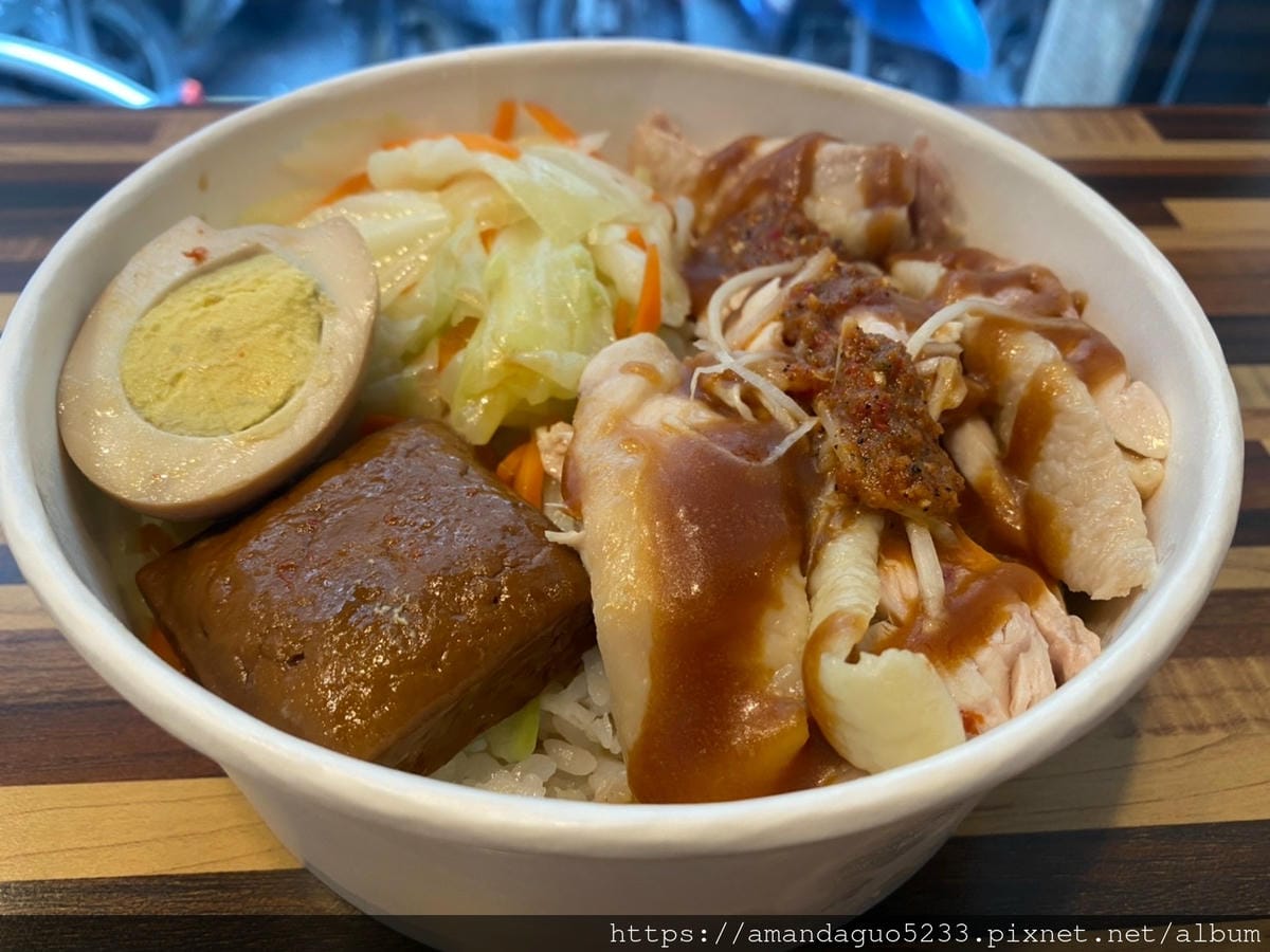 食記-台北市信義區雞肉幫新開幕!松菸附近雞肉飯料理,嗜