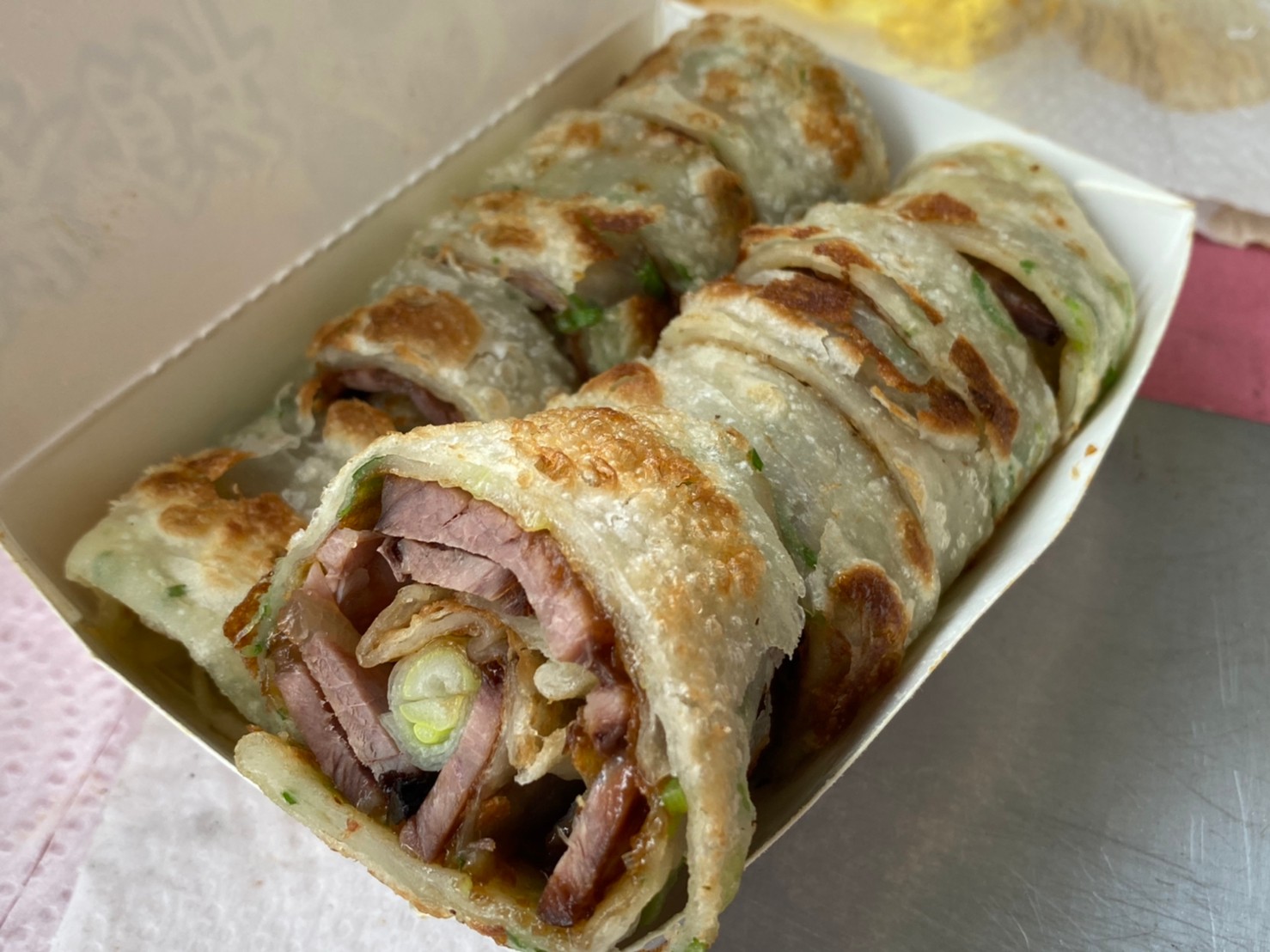 |食記-台北市信義區|捲餅達人|換店面的好吃捲餅店,手工自製餅皮越嚼越香,捲餅飽滿料實在,難怪經常接到附近公私機關大筆訂單!(限外帶) - 第22張圖 |食記-台北市信義區|捲餅達人|換店面的好吃捲餅店,手工自製餅皮越嚼越香,捲餅飽滿料實在,難怪經常接到附近公私機關大筆訂單!(限外帶)