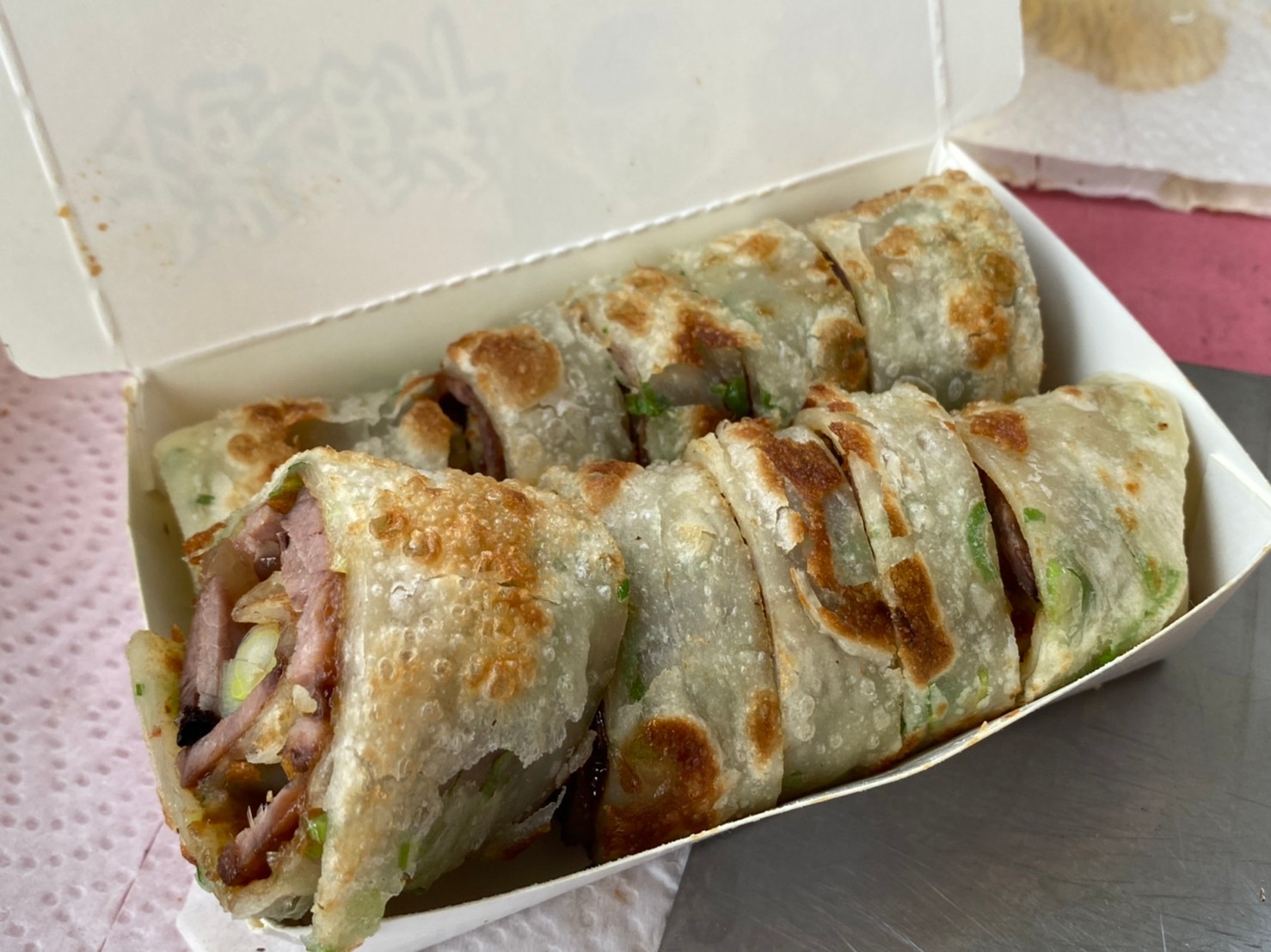 |食記-台北市信義區|捲餅達人|換店面的好吃捲餅店,手工自製餅皮越嚼越香,捲餅飽滿料實在,難怪經常接到附近公私機關大筆訂單!(限外帶) - 第15張圖 |食記-台北市信義區|捲餅達人|換店面的好吃捲餅店,手工自製餅皮越嚼越香,捲餅飽滿料實在,難怪經常接到附近公私機關大筆訂單!(限外帶)