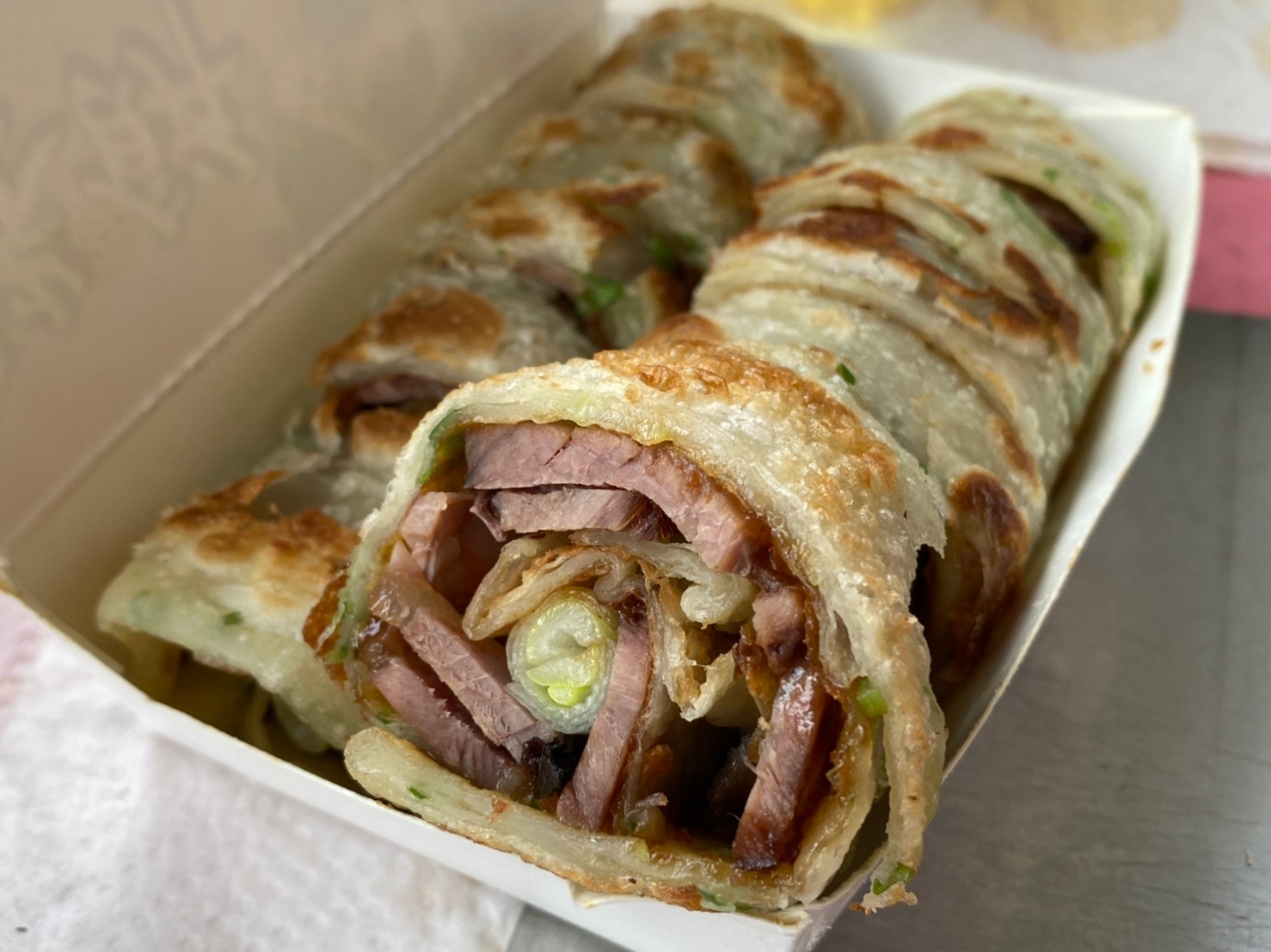 |食記-台北市信義區|捲餅達人|換店面的好吃捲餅店,手工自製餅皮越嚼越香,捲餅飽滿料實在,難怪經常接到附近公私機關大筆訂單!(限外帶) - 第14張圖 |食記-台北市信義區|捲餅達人|換店面的好吃捲餅店,手工自製餅皮越嚼越香,捲餅飽滿料實在,難怪經常接到附近公私機關大筆訂單!(限外帶)