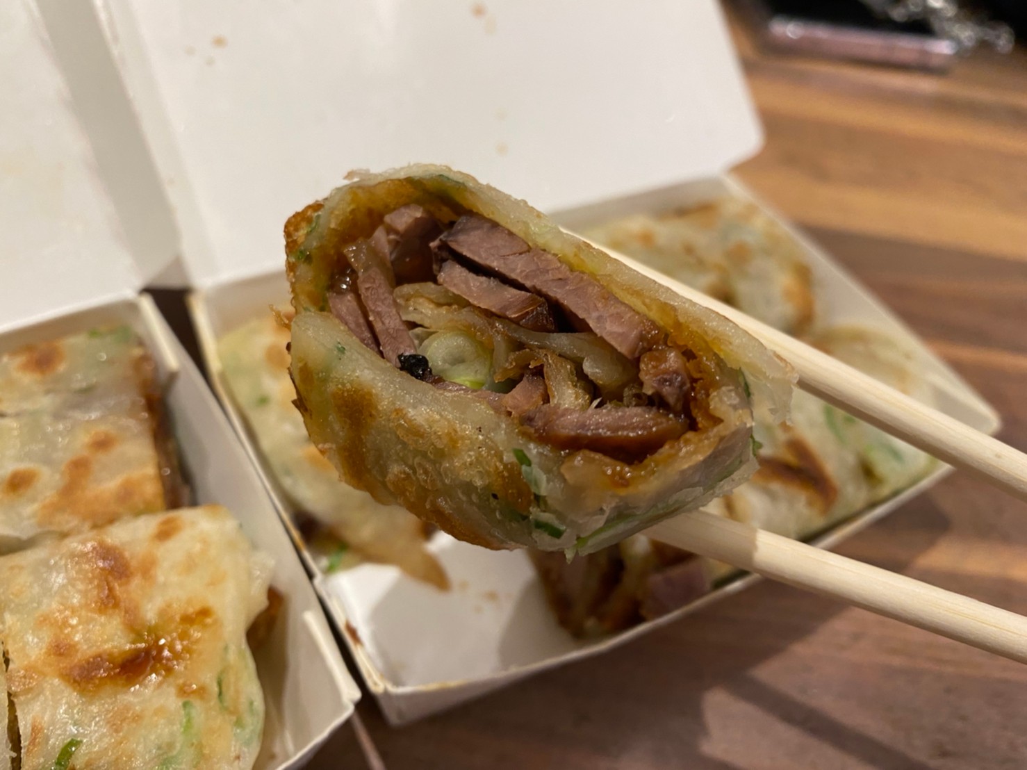 ｜食記-台北市信義區｜捲餅達人｜換店面的好吃捲餅店，手工自製餅皮越嚼越香，捲餅飽滿料實在，難怪經常接到附近公私機關大筆訂單！(限外帶)