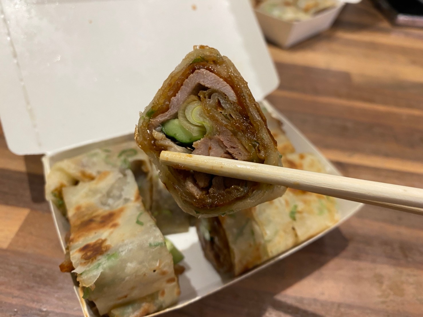 ｜食記-台北市信義區｜捲餅達人｜換店面的好吃捲餅店，手工自製餅皮越嚼越香，捲餅飽滿料實在，難怪經常接到附近公私機關大筆訂單！(限外帶)