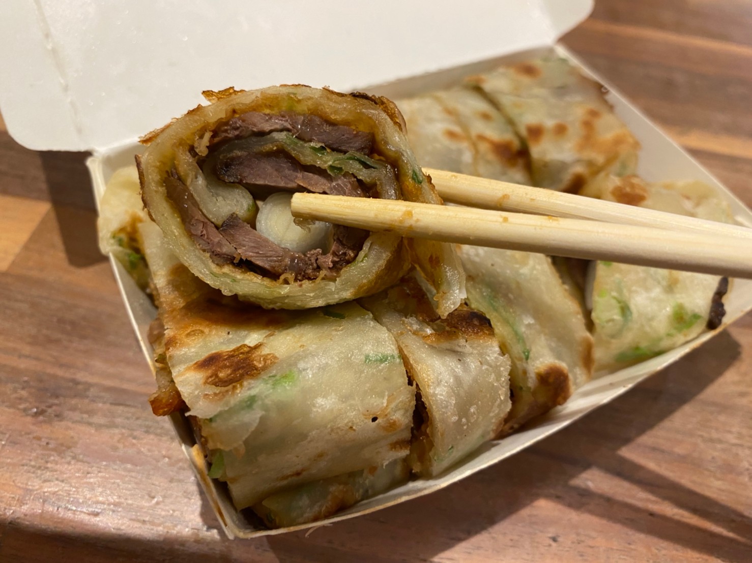 ｜食記-台北市信義區｜捲餅達人｜換店面的好吃捲餅店，手工自製餅皮越嚼越香，捲餅飽滿料實在，難怪經常接到附近公私機關大筆訂單！(限外帶)