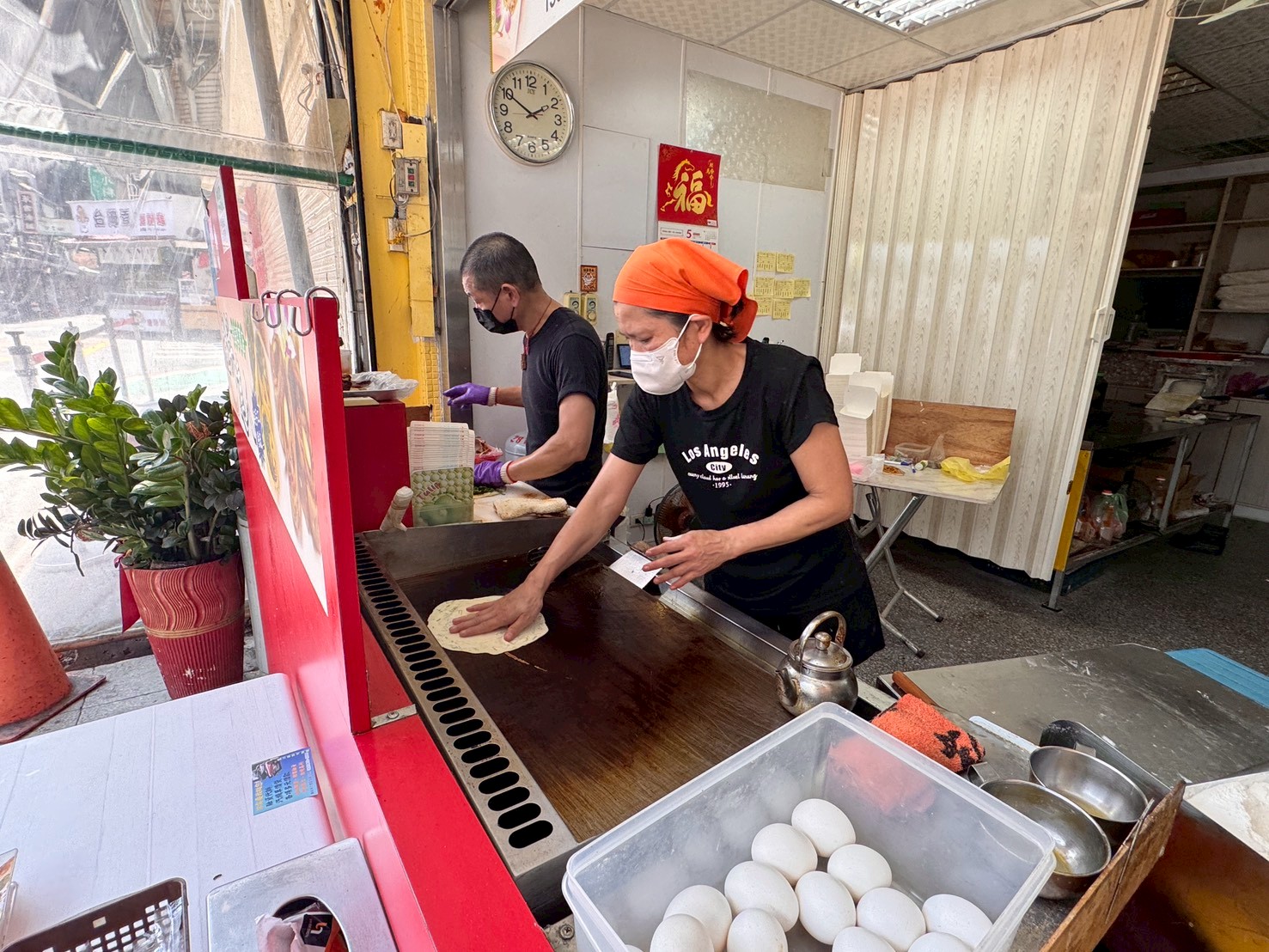 |食記-台北市信義區|捲餅達人|換店面的好吃捲餅店,手工自製餅皮越嚼越香,捲餅飽滿料實在,難怪經常接到附近公私機關大筆訂單!(限外帶) - 第5張圖 |食記-台北市信義區|捲餅達人|換店面的好吃捲餅店,手工自製餅皮越嚼越香,捲餅飽滿料實在,難怪經常接到附近公私機關大筆訂單!(限外帶)