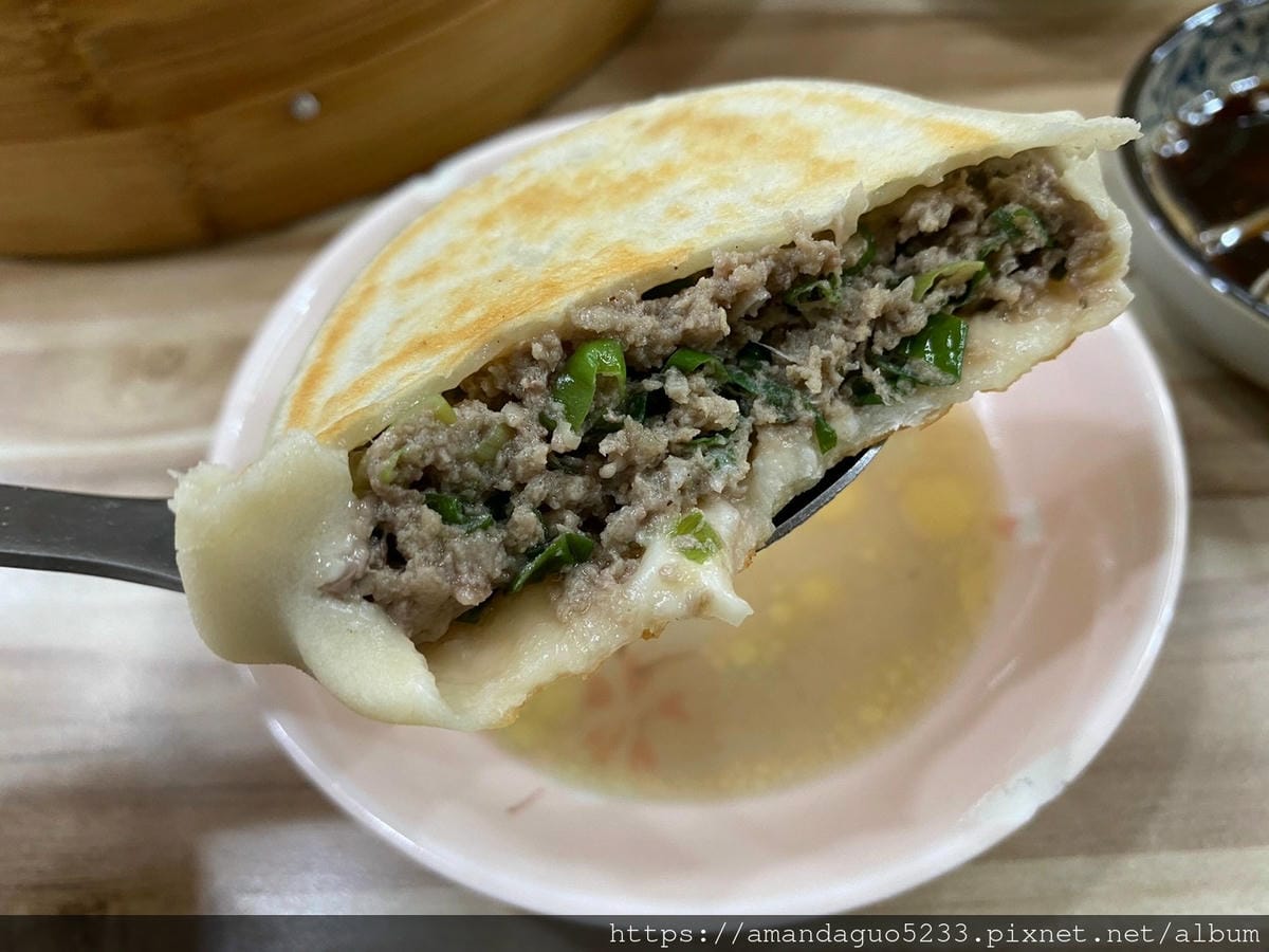 食記-台北市信義區同花順餡餅粥每日手桿麵皮現點現做,牛 食記-台北市信義區同花順餡餅粥每日手桿麵皮現點現做,牛