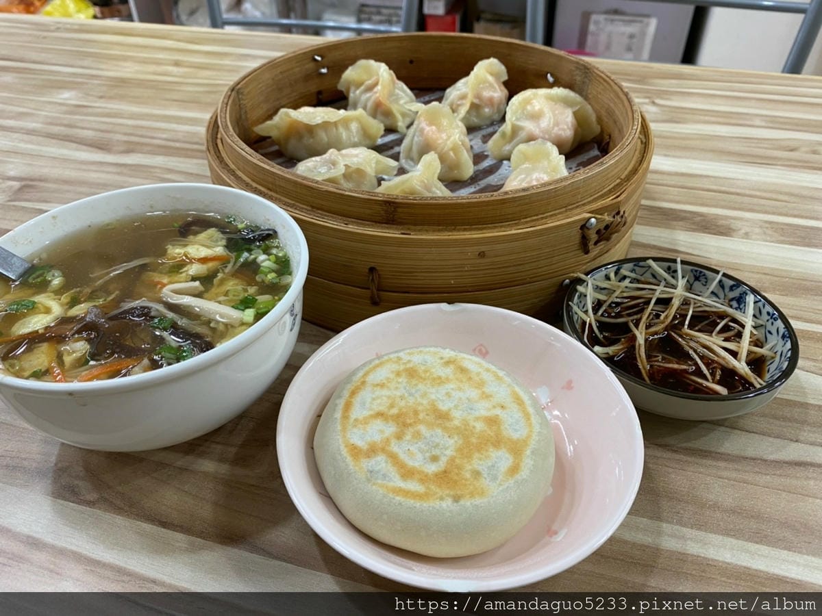 食記-台北市信義區同花順餡餅粥每日手桿麵皮現點現做,牛 食記-台北市信義區同花順餡餅粥每日手桿麵皮現點現做,牛