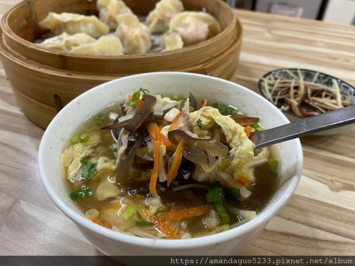 食記-台北市信義區同花順餡餅粥每日手桿麵皮現點現做,牛 食記-台北市信義區同花順餡餅粥每日手桿麵皮現點現做,牛